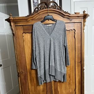 CHANCE OR FATE Junior's V-Neck Tunic SIZE XL